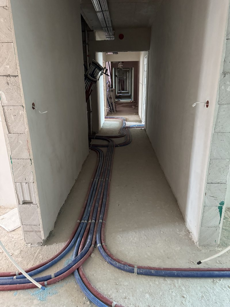 Instalacje wod-kan i c.o. prowadzone przez całą kondygnację — HYDRO-GER Łódź